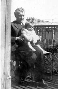 Avec Papa au balcon (photo Franois Drujon-Zito)