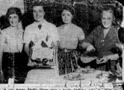 Le gâteau : Marie-Thérèse, Phillis Dixey, Annie, Marjorie Merritt