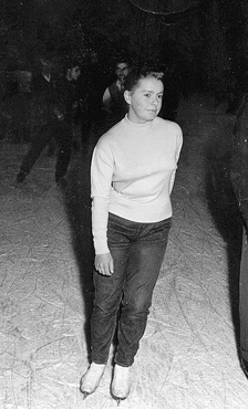 Annie à la patinoire St Didier à Paris