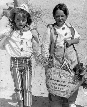 Pierre-Franois et Alexandra, sa cousine : ils ont gagn le 1er prix des enfants costums  La Tara, prs de Pornic